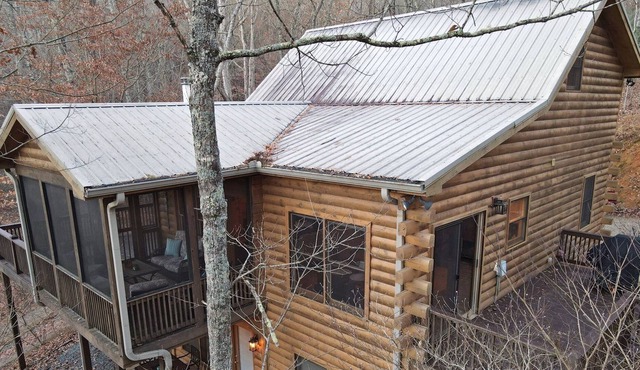 Whispering Creek Lodge- Close to Lake Blue Ridge-5br/3ba Hot tub, wifi