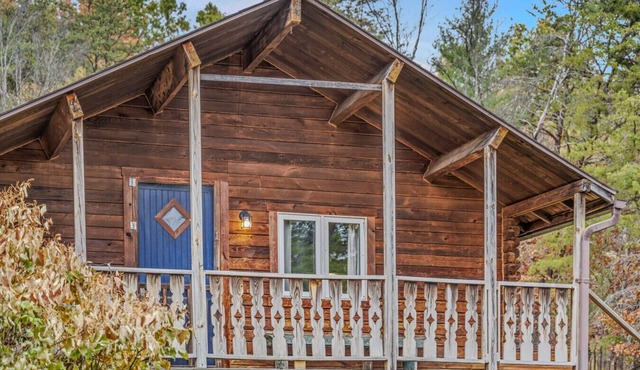 Whispering Hills - Private Couples Retreat | Pet-Friendly | Hot Tub | Wifi | Fire Pit