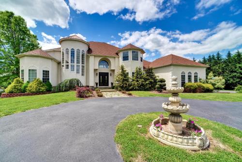 Whispering Oak Mansion