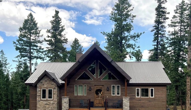 Whispering Pines Luxury Cabin in Duck Creek Village