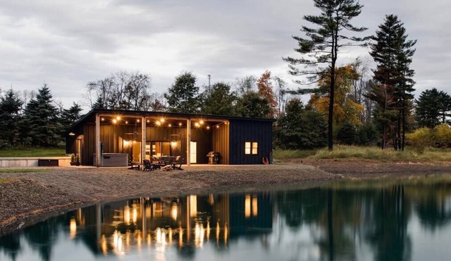 Whispering Pines Retreat by Private lake/Villa #2