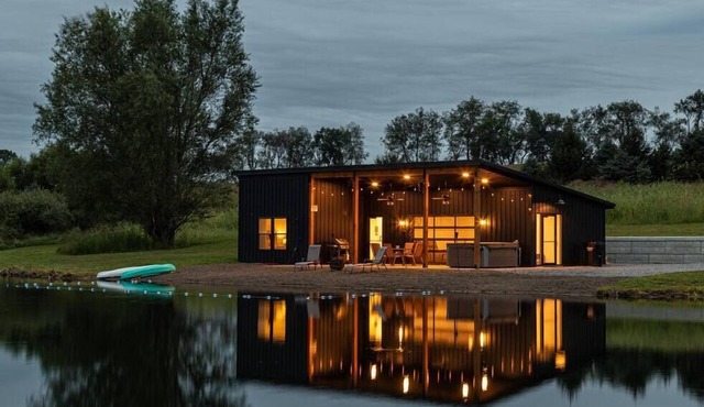 Whispering Pines Retreat by Private Lake/Villa #1