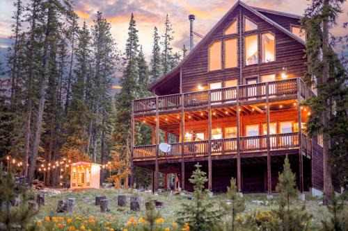 Whispering Pine Chalet - HotTub, Sauna, StargazingNet