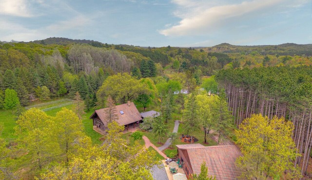 Whispering Pines/170-Acre Retreat-Pond & Game Room