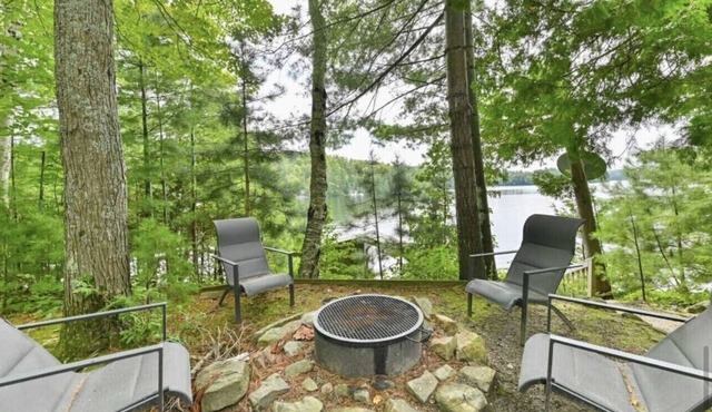 Whispering Pines, Bon Echo Provincial Park Cottage