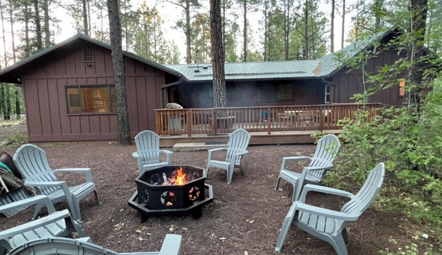 Whispering Pines-Dual Master Bedrooms Vacation Cabin
