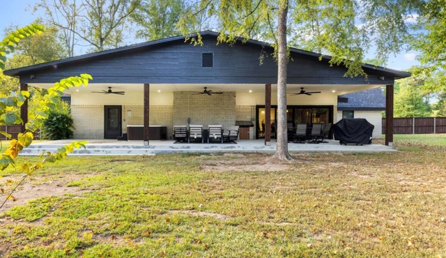 Whispering Pines Estate- Beautiful 4 Bedroom with Pickleball Court