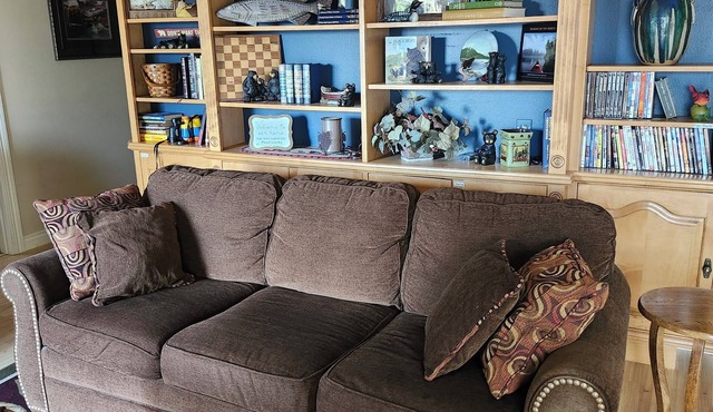 Whispering Pines Hideaway overlooking peaceful Lake Gurno!