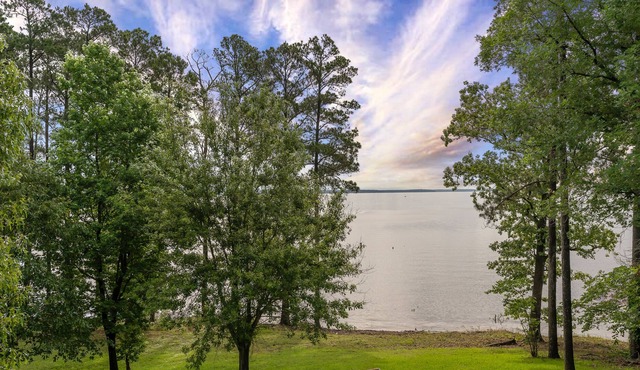 Whispering Pines - Lake of the Pines Waterfront!