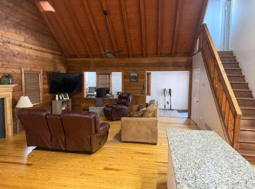 Whispering Pines - Remote Feel, Close to the City!