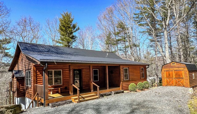 Whispering Pines Retreat - 3BR/3BA w/Gas F/P, Hot Tub, Pets, River Access