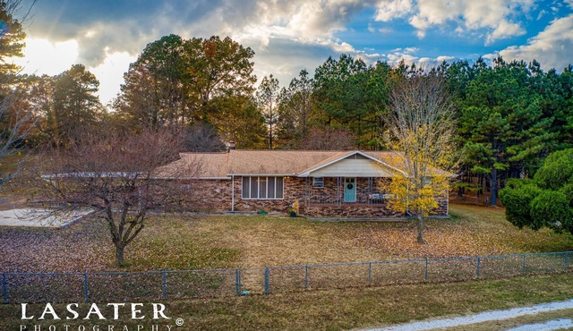 Whispering Pines Retreat Minutes to the Buffalo National River!