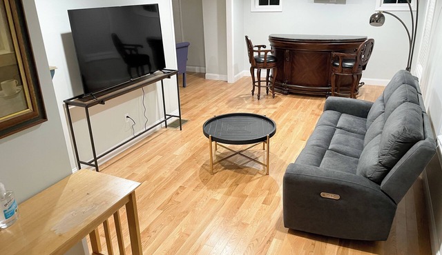Whispering Pines, Spacious, Nearby Kingston Lake