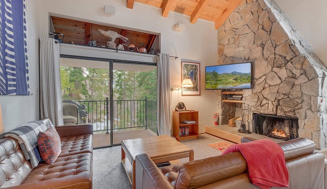 Whispering Pines: 5 BR, 3 BA Townhouse in Carnelian Bay, Sleeps 12