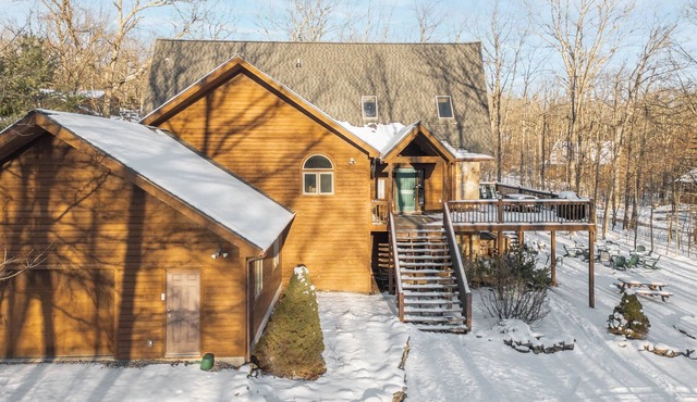 Whispering Retreat in the heart of Deep Creek Lake