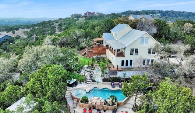 Whispering Ridge Ranch I Swimming Pool, Hot Tub, Dogs, Hill Country Views