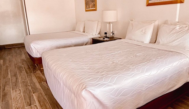 Whispering Sands Motel