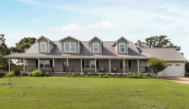 Whispering Vines Ranch-Serene Nature Retreat-Private 90-acre Escape