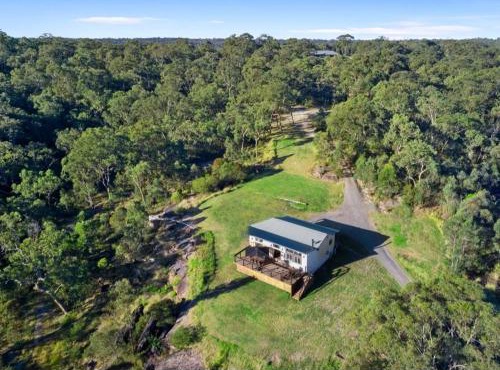 Whispering Wallaby Cottage - 33 Acre Property