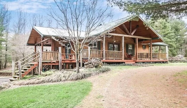 Whispering Waters Rustic Retreat