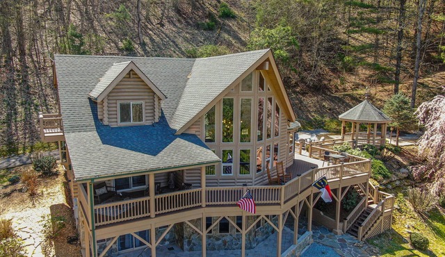 Whispering Willow - outdoor space, hot tub, game tables, views, near original Mast General Store