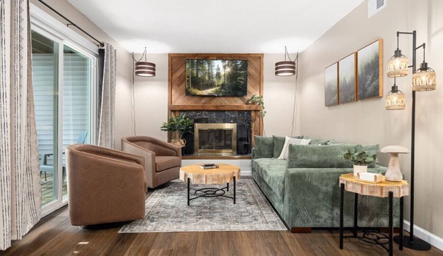 Whispering Willow Retreat: 2BD 2BA Nature Oasis