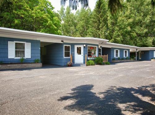 Whispering Winds Motel