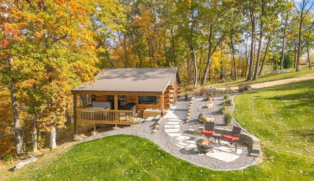 Whispering Winds Sleep 2 Hot Tub, Whispering Winds Sleeps 2 Hot Tub
