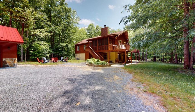 Whistle and Quill Lodge