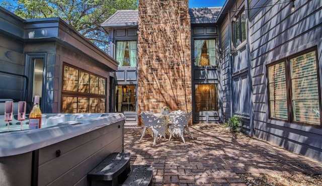Whistledown Manor 1 block to TTU Hot Tub