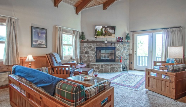 Whistlepunk #12: 4 Bedroom, 3 Bath: Slope Side, Wood Fireplace.