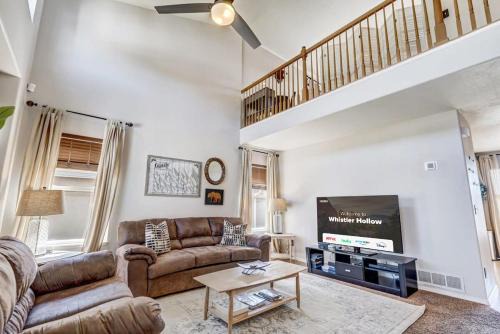 Whistler Hollow! Family Home, Bball Court, Firepit