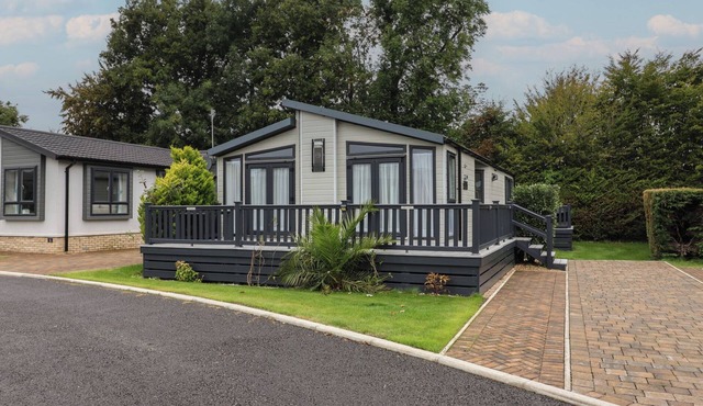 WHISTLER, pet friendly, country holiday cottage in Oakley