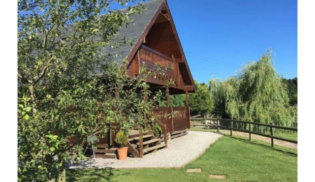 Whistley Farm Lakeside Lodges with Fishing Lakes & 4 Hole Pitch & Putt Golf
