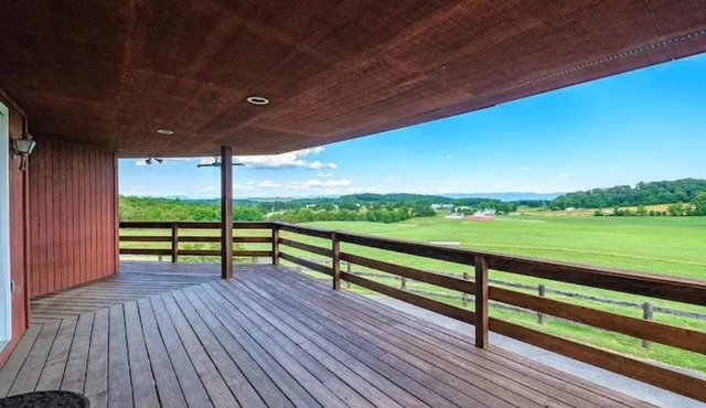 Whistling Ridge Farm- 5 bedroom 3 bath home