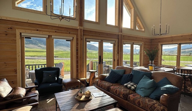 Whistling Wolf Lodge [NEW BUILD]