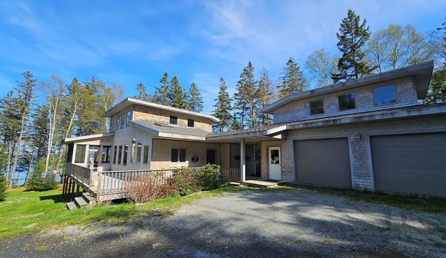 White Birch Cottage -Oceanfront home on Webb Cove