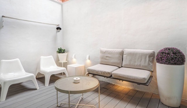 White Center Apartment by Hello Homes Sitges