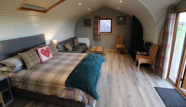 White Cleugh Pod with hot tub, firepit and BBQ close to Hadrian's Wall and Talkin Tarn