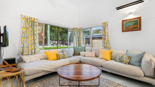 White Cockatoo Beachfront Cottage