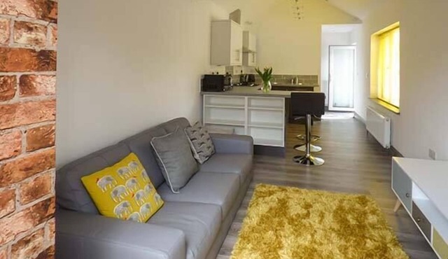 WHITE COTTAGE ANNEXE, pet friendly, country holiday cottage in Tenby