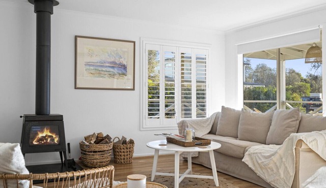 White Cottage on 90 Mile Beach