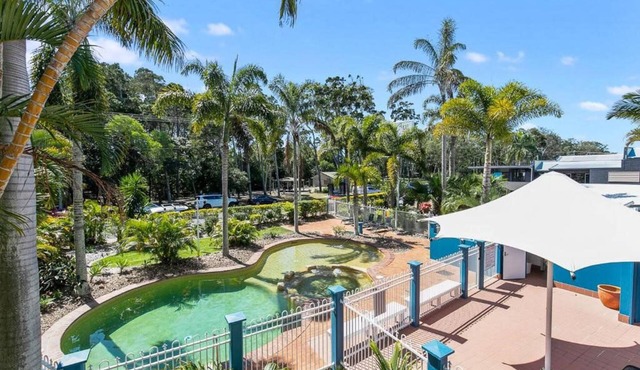 White Crest Apartments