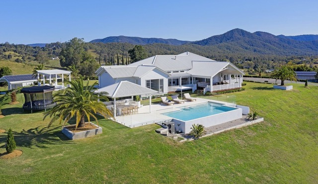 White Crystal (With Car Parking)