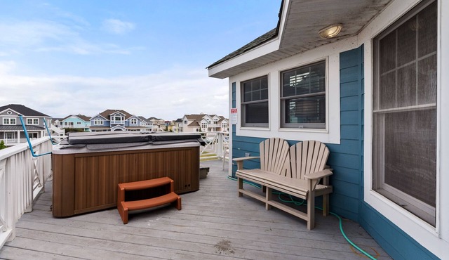 White Dolphin: Hot Tub | Pool Access | Pets OK
