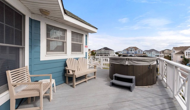 White Dolphin: Hot Tub | Pool Access | Pets OK