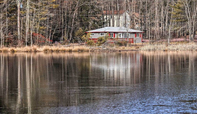White Haven Lakeside Home w/Kayaks & Fireplace!