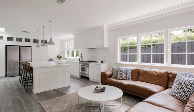 White Haven with Spa, Kew East