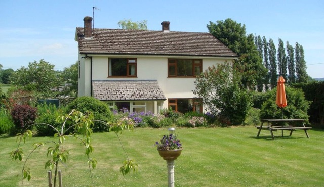 White House Cottage - Three Bedroom House, Sleeps 6
