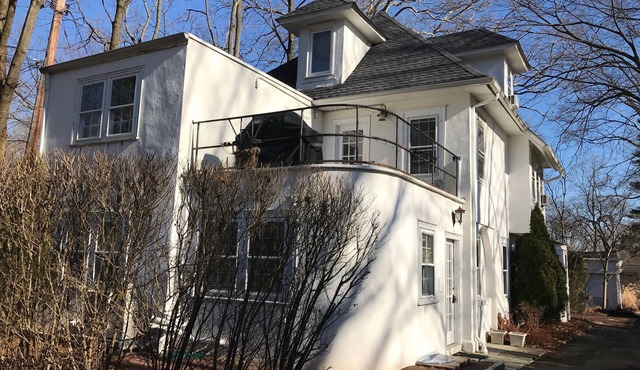 White House First-Floor Condo w/parking